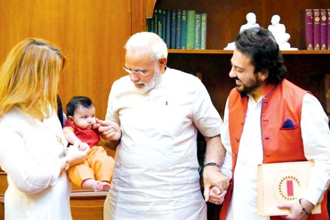 Adnan Sami with wife Roya Faryabi, daughter Medina and Prime Minister Narendra Modi