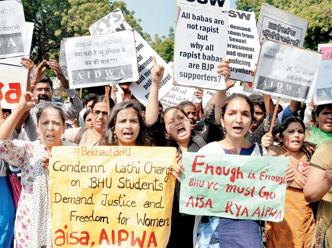 Members of AISA, AIWDA and KYS display placards and shout slogans against UP Chief Minister Yogi Adityanath at the protest. Pics/PTI