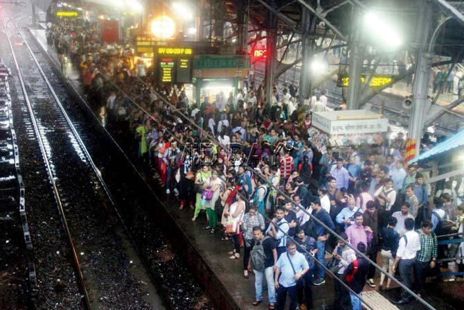 It turned out to be another terrible Tuesday for Mumbai, as citizens rushed home in the pouring rain in the evening. Pic/Atul KambleIt was the same old sorry story - wading through water logged roads, honking in bumper-to-bumper traffic and suffering an excruciatingly long wait for trains, as seen here at Bandra station. Pic/Tanvi Phondekar
