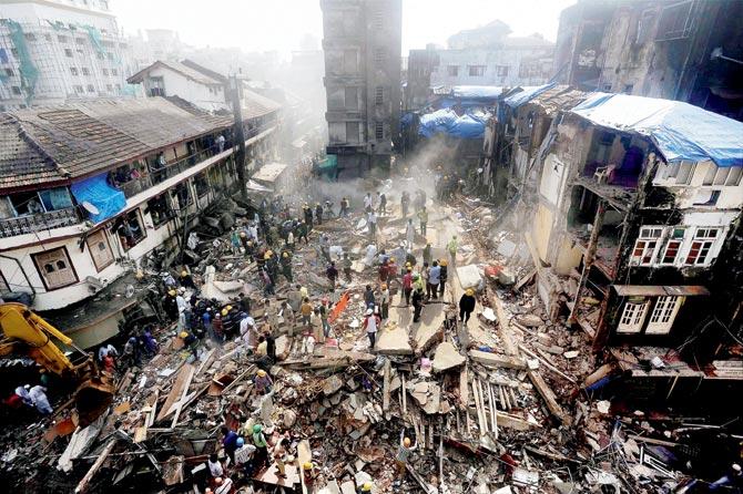 Hussaini Manzil in Bhindi Bazar collapsed on August 31