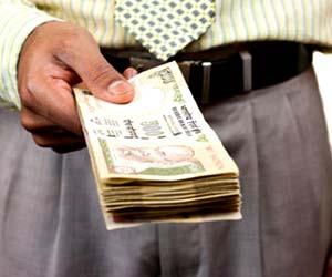 Mumbai: Cop booked for demanding Rs 2.50 lakh as bribe to go slow