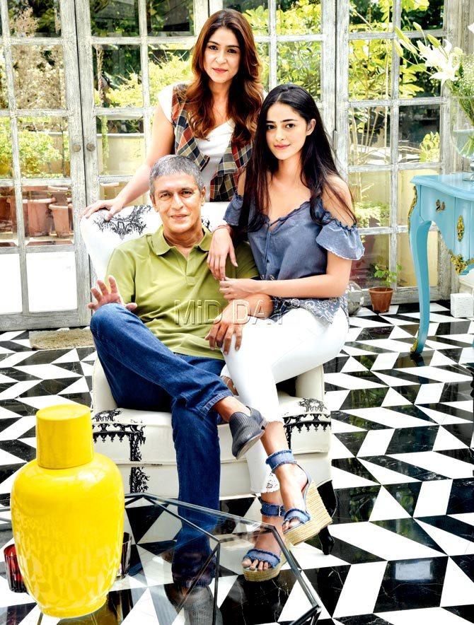 Ananya with parents Chunky and Bhavana Panday at their Bandra residence. Pics/Pradeep Dhivar