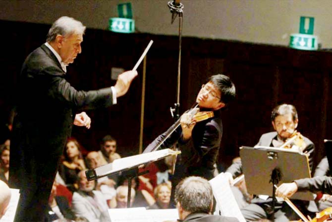 Dan Zhu in a previous concert with veteran conductor Zubin Mehta 
