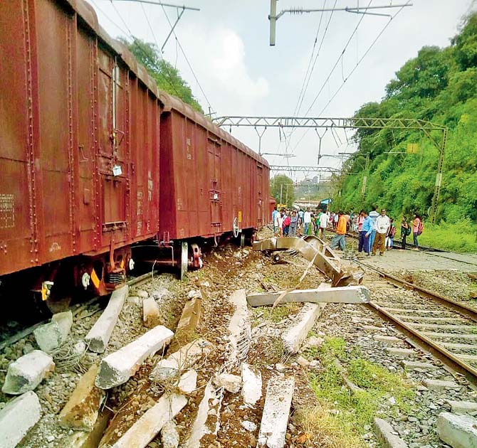 The derailment affected rail services on the Mumbai-Pune-Kolhapur route