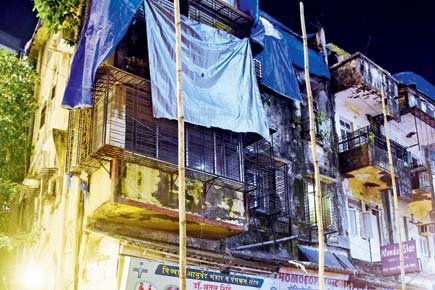 Mumbai: Building tilts in Ghatkopar, residents refuse to vacate it