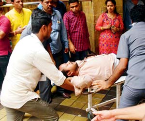 Mumbai Stampede: Doctors, cops bring in 220 blood donors to KEM in 2 hours