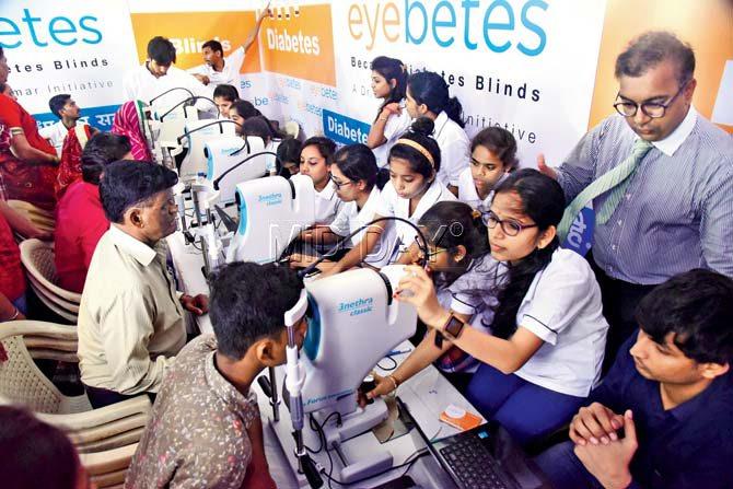 Dr Nishant Kumar (right, standing) oversees the Eyebetes check-up camp outside Siddhivinayak Temple. Pics/Atul Kamble