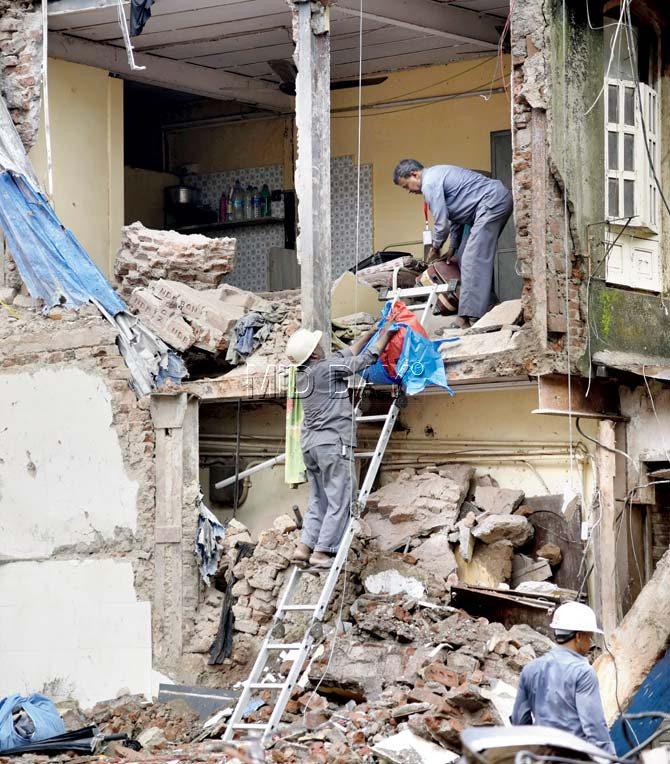 Workers clear the debris of Hussaini building in Bhendi Bazar on Friday. Pics/Pradeep Dhivar