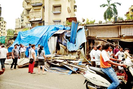 Mumbai: BMC strike down illegal encroachments at Bandra's Pali Naka