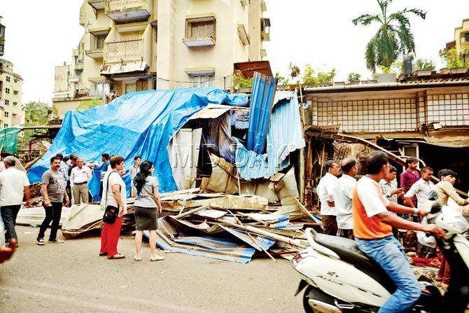 Officials of different departments carried out a joint demolition drive opposite the Pali market in Bandra West yesterday. Pic/Bipin Kokate