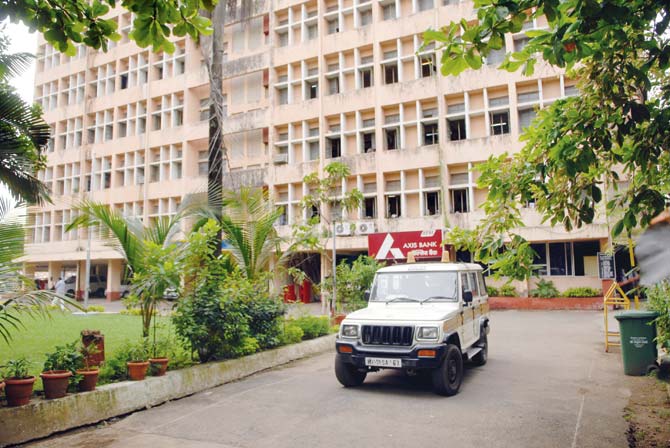 The towing contractor was given nearly 1,000 sq ft on the fourth floor of the traffic police headquarters in Worli