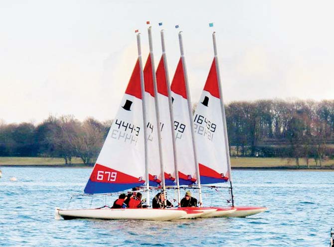 A sailboat competition at Pavana lake