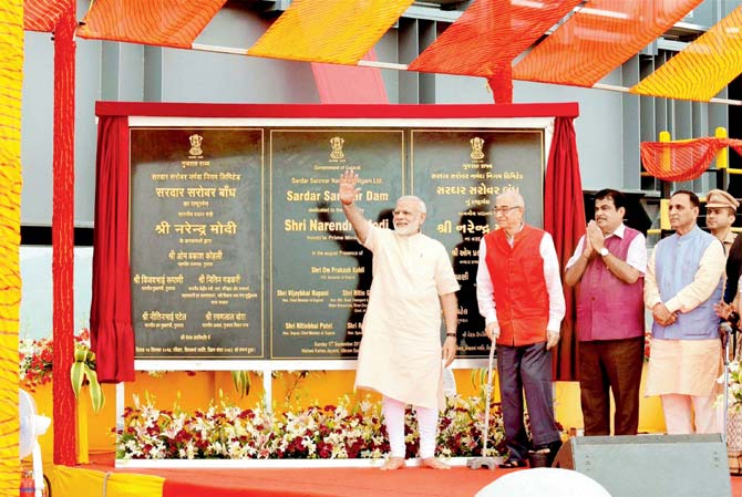 Prime Minister Narendra Modi after inaugurating the Sardar Sarovar Dam. Union Minister for Road Transport and Highways Nitin Gadkari, Gujarat Governor OP Kohli and Chief Minister Vijay Rupani are also seen. Pics/PTI