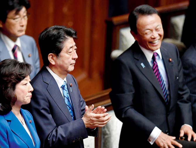Shinzo Abe (C) applauds as the lower house of the parliament approved the snap election in Tokyo on Thursday. Pic/AFP