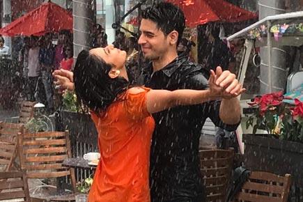 Sidharth Malhotra and Rakul Preet get drenched to the skin and romance