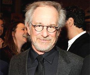 Steven Spielberg doesn't watch his own films, except for 'ET'