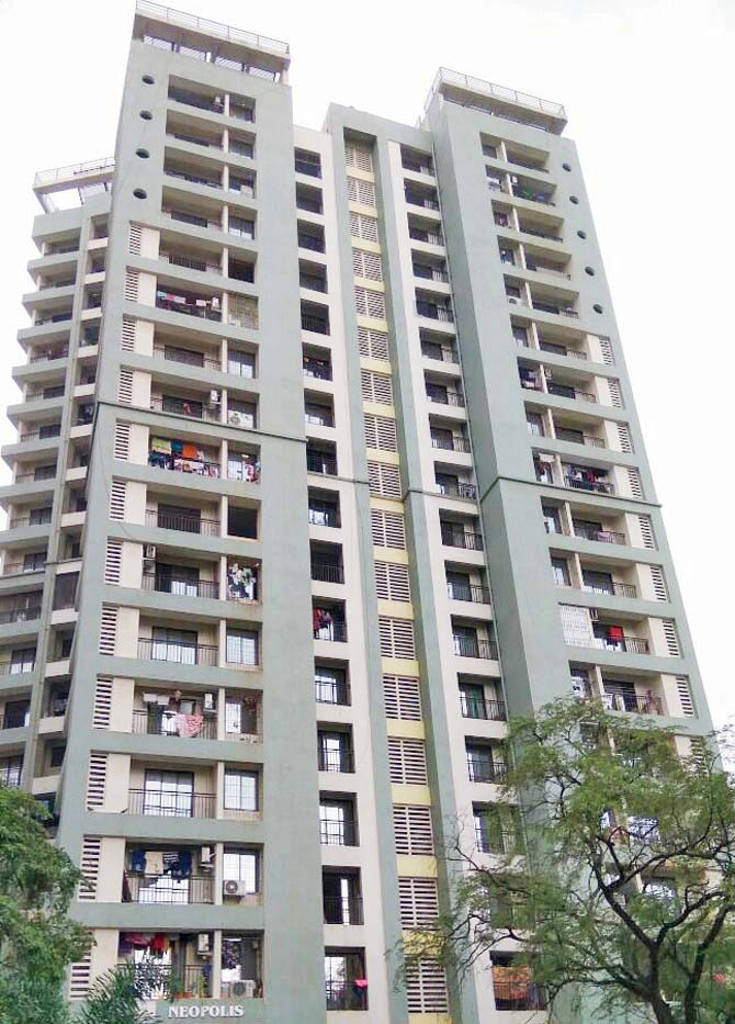 Neopolis Apartment in Thane, where flat 405 belongs to Mumtaz Shaikh