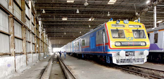 Mumbai AC trains: Special staff to assist commuters with automatic doors from Jan 1