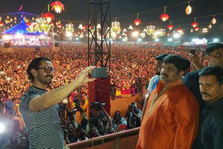 Aamir Khan enjoys his first garba in Vadodara's Navratri festival, see photos