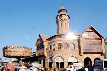 A walk to uncover the forgotten tales of south Bombay's iconic bazaar