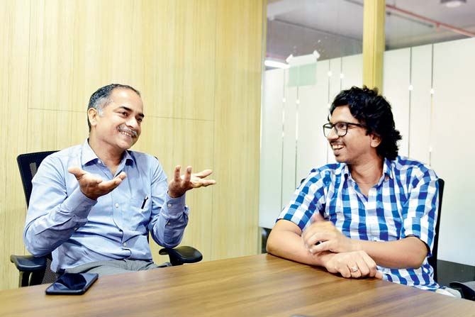 Dr Sumit Mehta (left) and Hitesh Kewalya exchange notes. Pic /Bipin Kokate