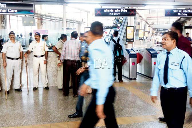 Cops and private guards deployed at Ghatkopar metro station. Pic/ Datta Kumbhar