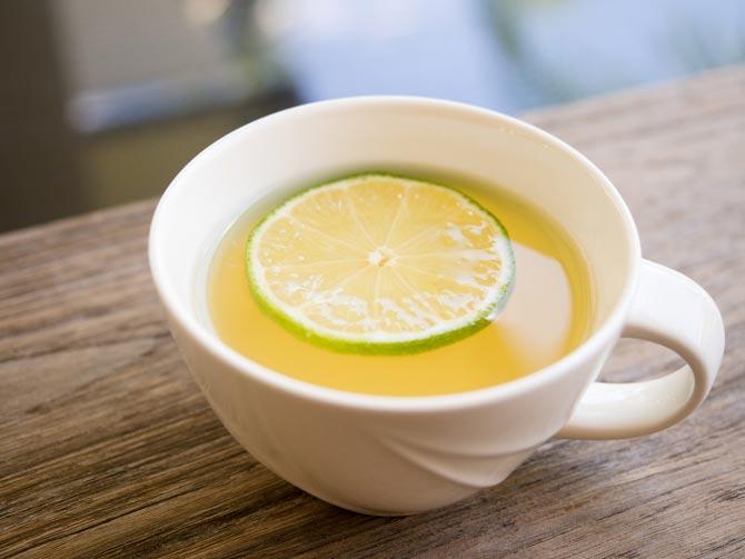 Top 7 health benefits of honey and lemon water