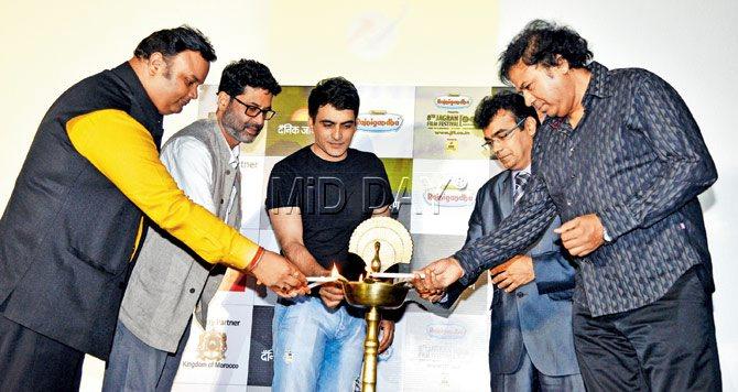 (L to R) Vinod Shrivastav (senior GM Jagran Prakashan Limited), director Soumitra Ranade, actor Manav Kaul, Deepak Thakkar (CSA, DS group), Manoj Shrivastav (strategic consultant, Jagran Film Festival) Pic/Shadab Khan