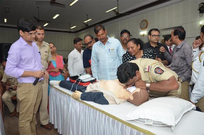 Jaslok Hospital and Research Centre provides cpr training to 200+ mumbai personnel
