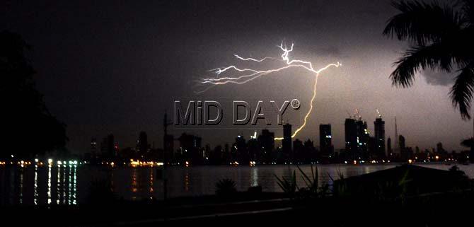 Mumbai rains: Thunderstorms strikes city again; leaves citizens unprepared