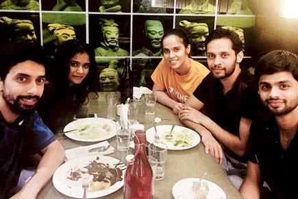Saina Nehwal dines with friends Parupalli Kashyap, Sai Praneeth