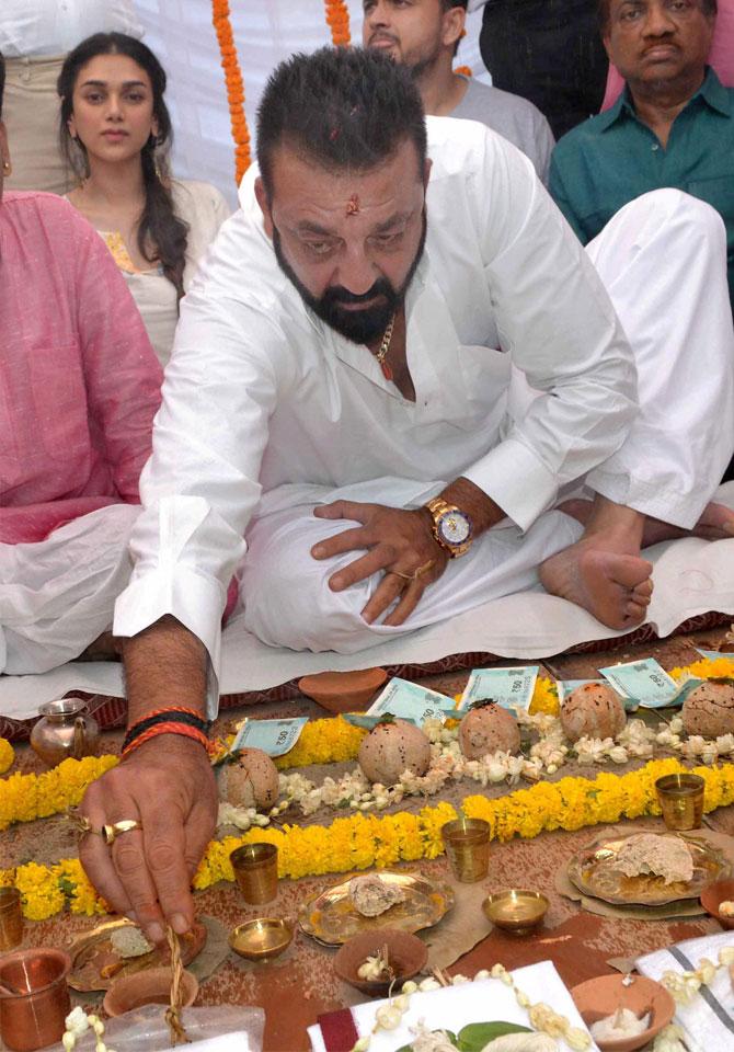  Actor Sajay Dutt performs Pind-daan rituals of his father Sanjay Dutt and mother Nargis at Rani Ghat in Varanasi on Wednesday