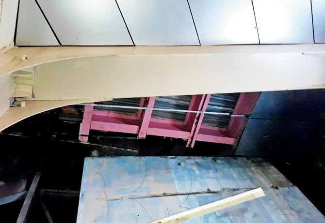 The portion of the skywalk exposed after the sheet fell