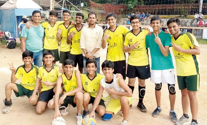 The victorious Shishuvan (Matunga) U-17 volleyball team
