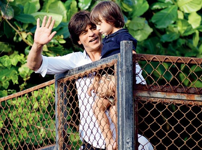 Shah Rukh waves to the crowd outside Mannat with son AbRam last year. Pic/Satej Shinde