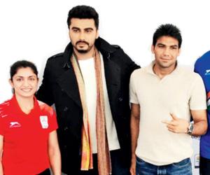 Arjun Kapoor cheers for Team India at Commonwealth Games in Australia