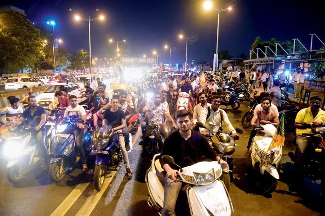 BJP Mumbai workers seen without helmets during a bike rally on the Western Express Highway on Wednesday. The normal rush hour turned into a terrible crawl for thousands of motorists on the Western Express Highway on Thursday evening. Roads were closed for the convoy of BJP president Amit Shah, who is to address party workers on Friday at the Maha Melawa. Hundreds of BJP member bikers also followed his convoy on Thursday evening. The north-bound traffic was affected because of the bike riders’ rally that followed Shah to BKC. Actor Amitabh Bachchan took to Twitter to say he took 5 hours to travel the distance which normally takes 30 minutes. The effect of the bikers’ rally was felt till 10 pm. Amitesh Kumar, Joint Commissioner (Traffic) said, “Permission for the rally was sought and issued by the department.”  Pic/Sameer Markande