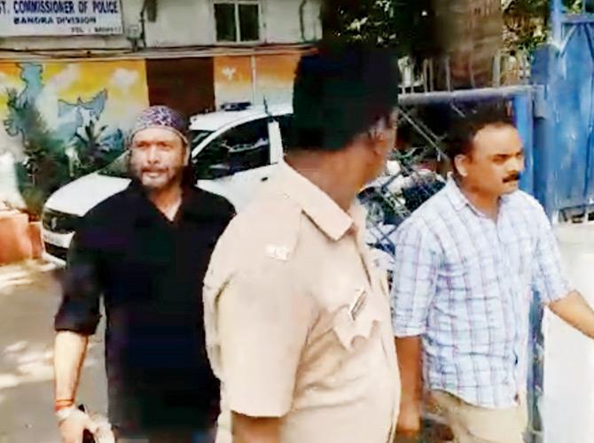 Akashdeep Saigal at Bandra police station