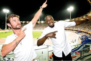 'Thor' Chris Hemsworth poses with Usain Bolt in his signature style