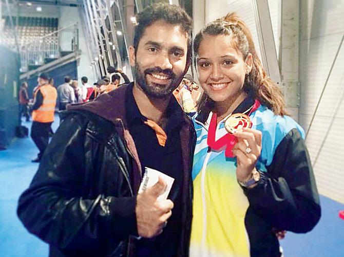 Dinesh Karthik with wife and squash ace Dipika Pallikal after she won the women’s doubles gold at the 2014 Commonwealth Games in Glasgow