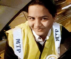Mumbai Crime: Woman constable dragged along with car
