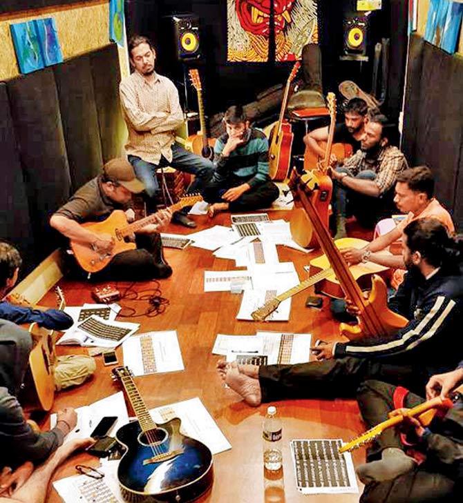 International Guitar Month atelieryuwa.ciao.jp