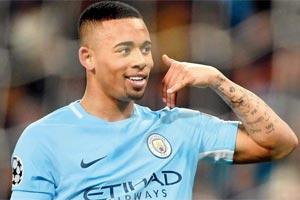 Gabriel Jesus' new gold phone matches his trademark style
