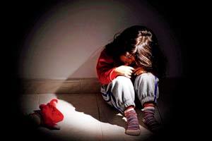 Teen calls 6-yr-old girl out to play, attempts to rape her