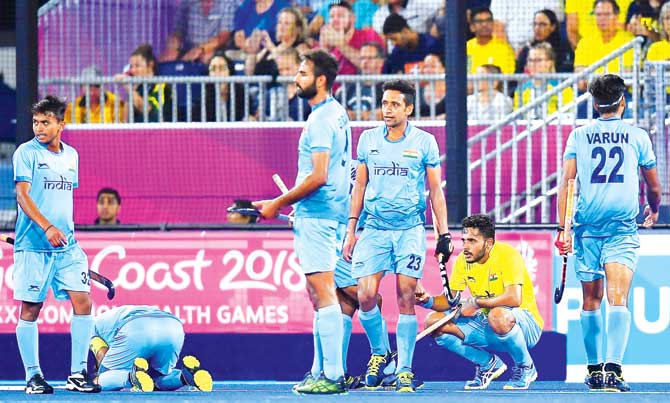 Members of the Indian hockey team are dejected after losing to NZ in the CWG semi-finals at Gold Coast, Australia recently. Pic/AFP