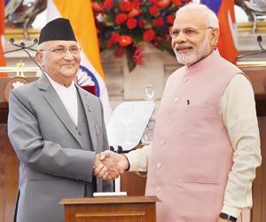 Narendra Modi holds talks with Nepalese PM  KP Sharma Oli