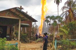 Oil well explosion kills 18 in Indonesia 