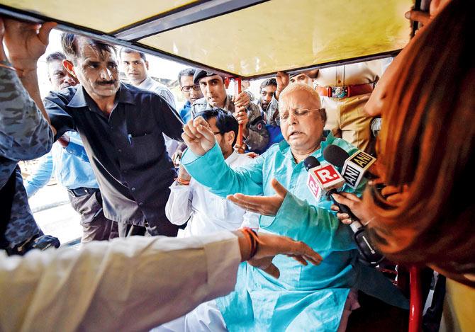 RJD Chief Lalu Prasad Yadav after being discharged from AIIMS speaks to the media on his arrival at New Delhi railway station. Pic/PTI