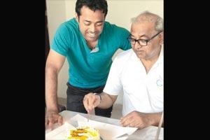 Leander Paes celebrates father Dr Vece Paes' birthday at home in Bandra