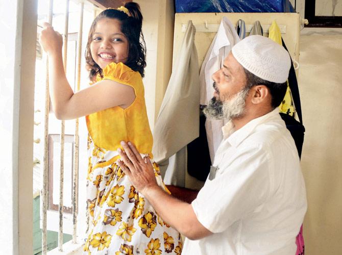 Faizan Kapadia with daughter Hazequa Kapadia. Last year in March, Hazequa was hit on the head by a frying pan that fell from a highrise in Mumbai Central. While investigations have reached a deadend, Faizan says he’s ready to forgive the guilty. Dr Toussaint says, forgiveness can be independent of justice. Pic/Sneha Kharabe